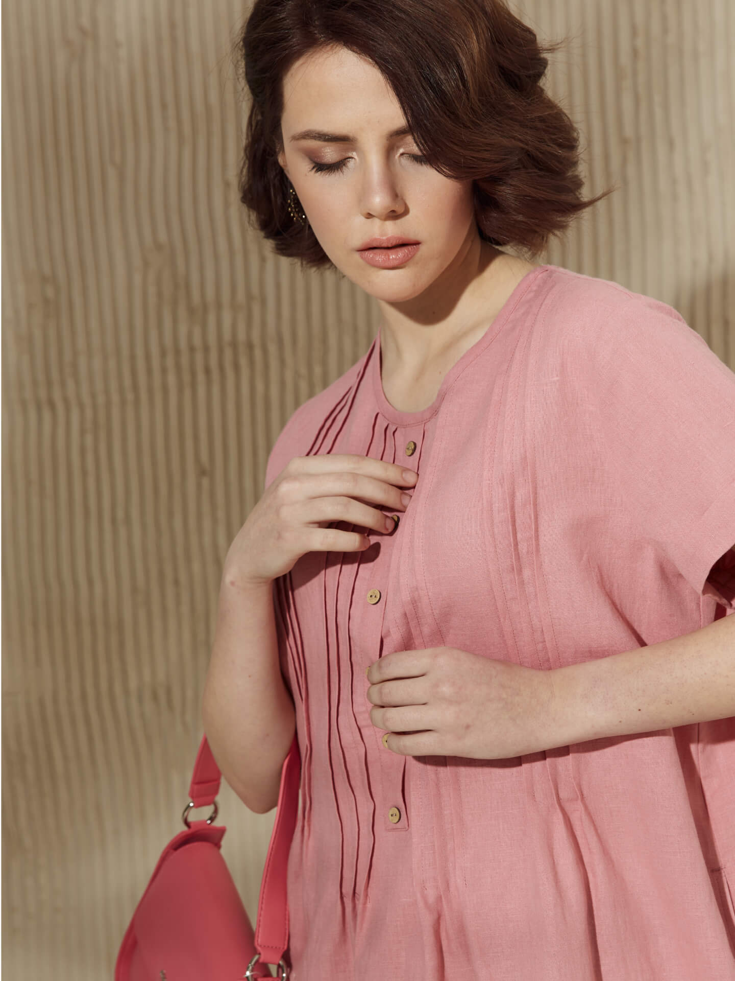 Платье с защипами