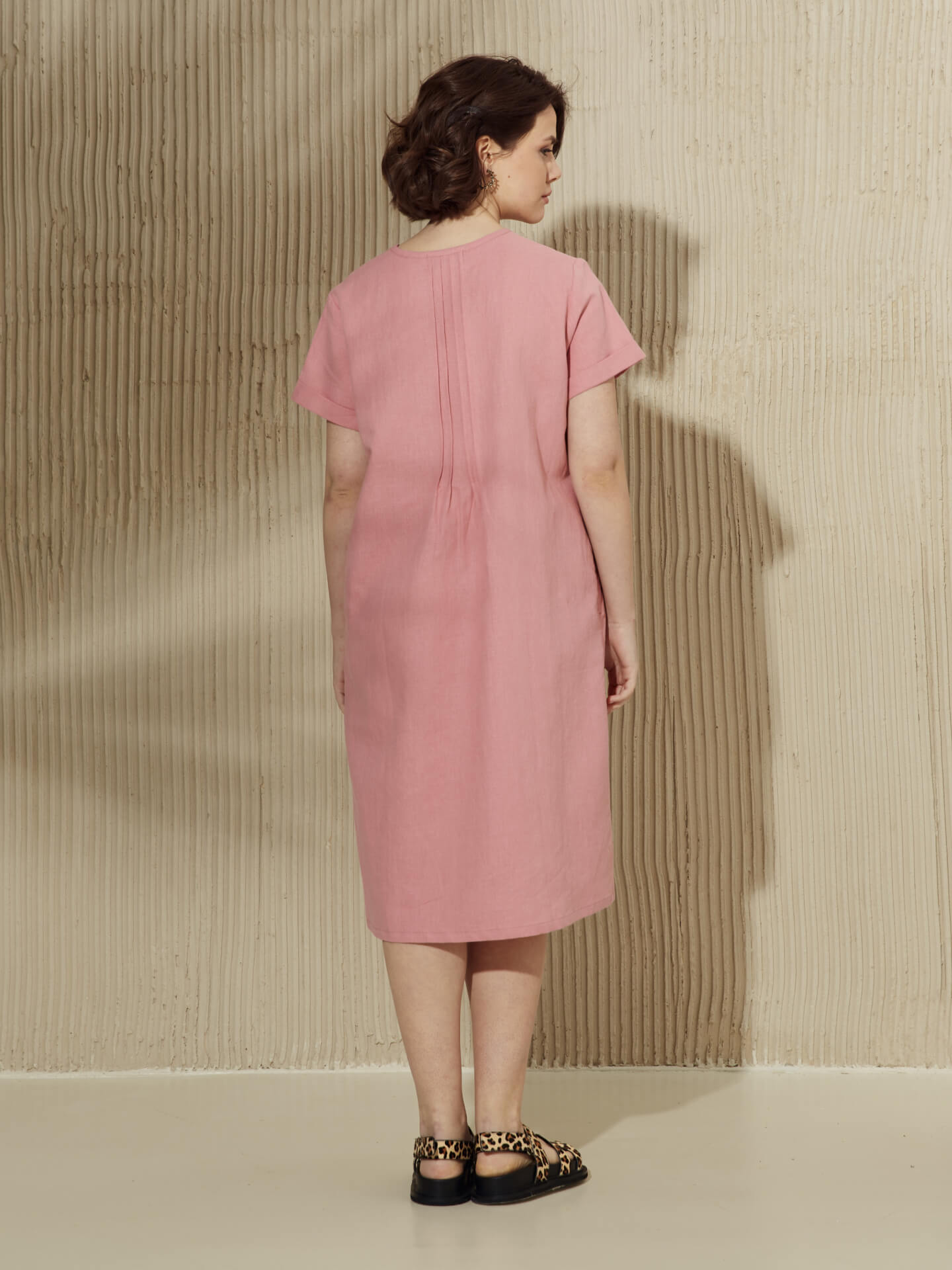 Платье с защипами