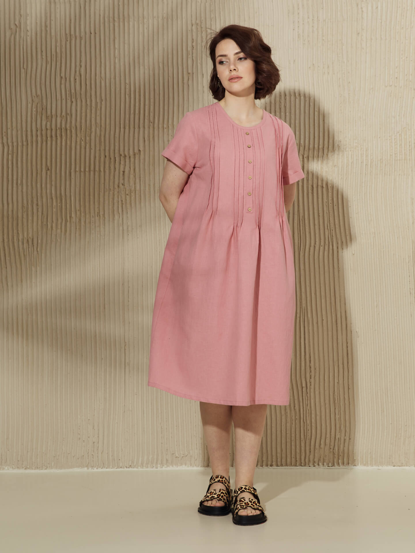 Платье с защипами