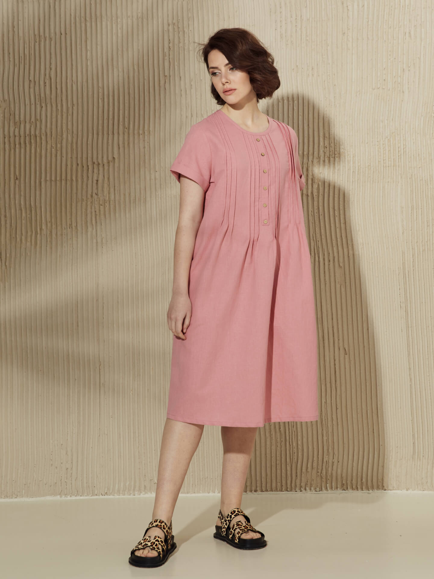 Платье с защипами